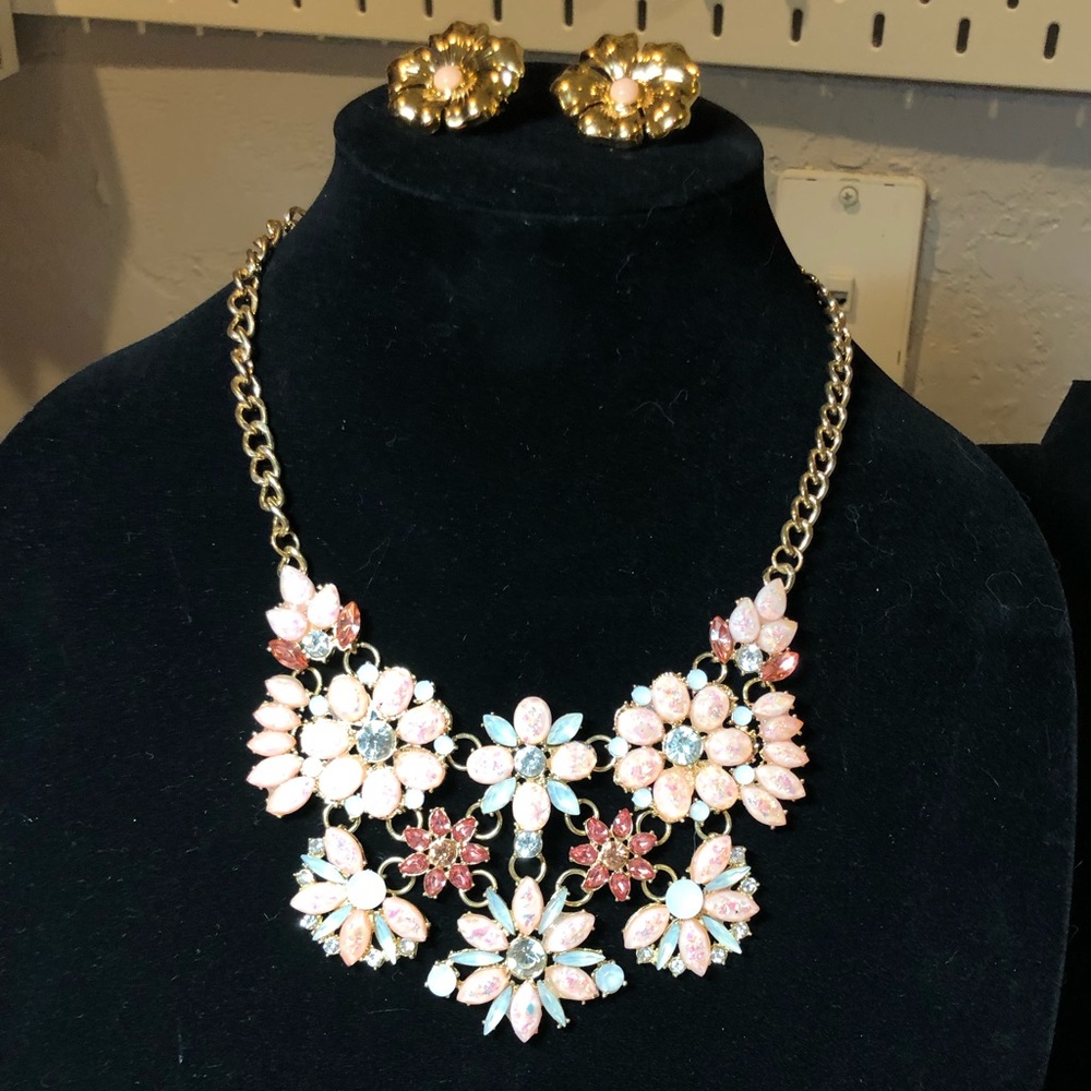 Pretty necklace and vntg earrings statement combo
